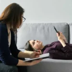 Atendimento psicanalítico online - Klaus Molina: terapia online em Macaé - RJ, acaba de encontrar um terapeuta psicanalítico online para você
