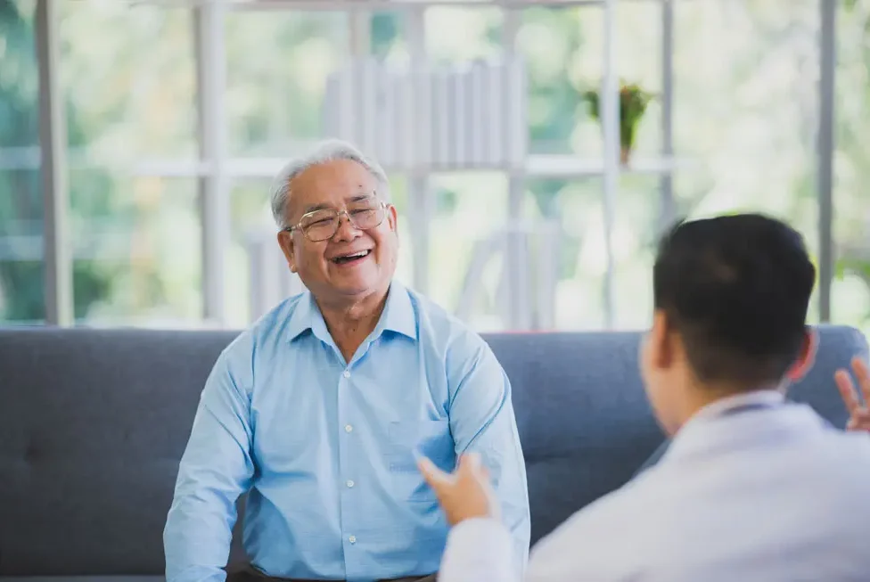 Terapia online para idosos - Klaus Molina - Terapia Online: entenda como os idosos podem se beneficiar de terapia online para saúde mental!